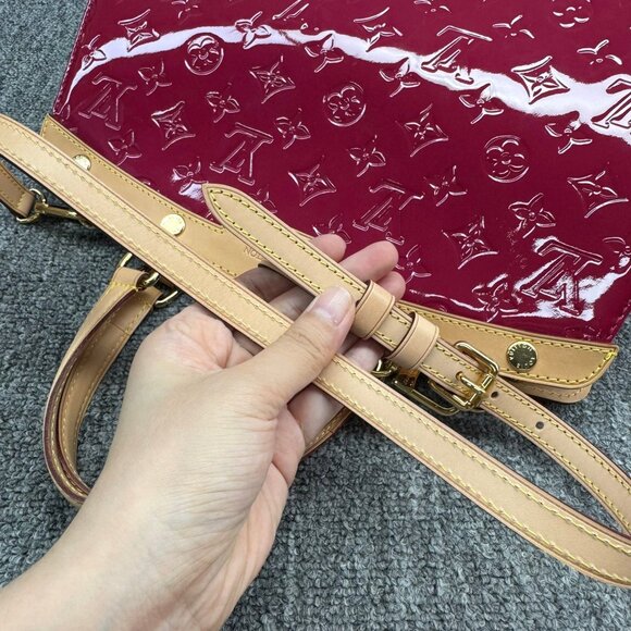 Louis Vuitton Brea Leather Vernis Shoulder Bag 699-092225 - Picture 9 of 14